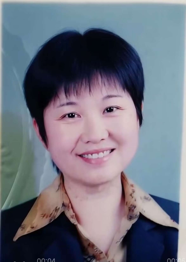 周蕾